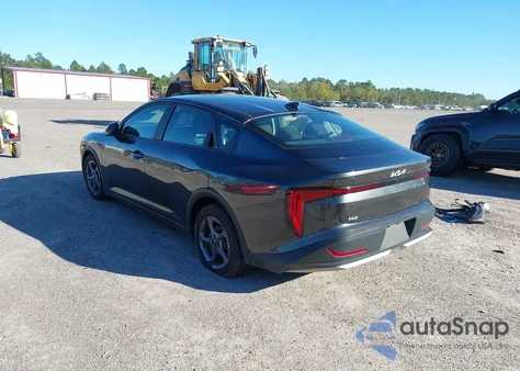 2025 Kia K4 Lxs z USA, uszkodzony, nr VIN 3KPFT4DE0SE016062